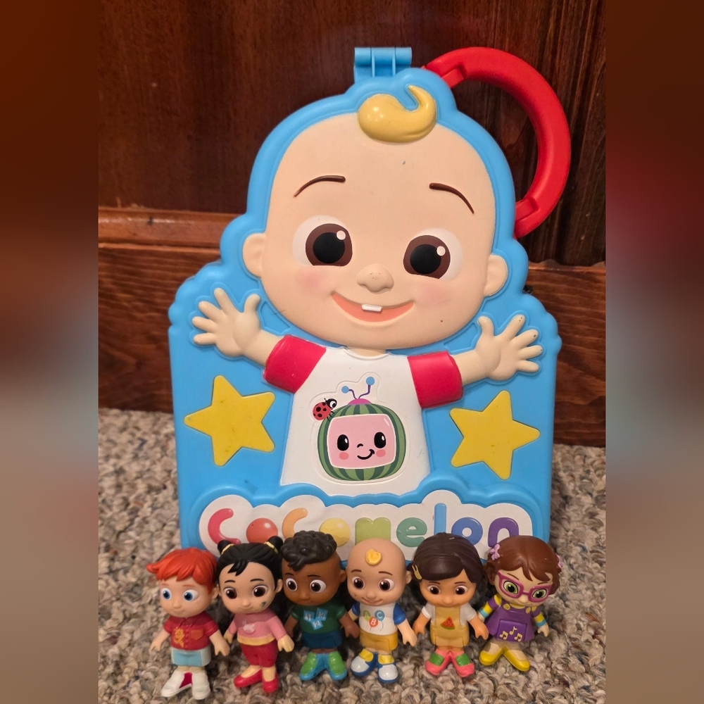 CoComelon Carry Along Figure Case with 6 Articulated Figures (Exclusive)